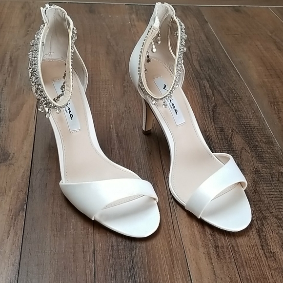 nina vera embellished ankle strap sandal